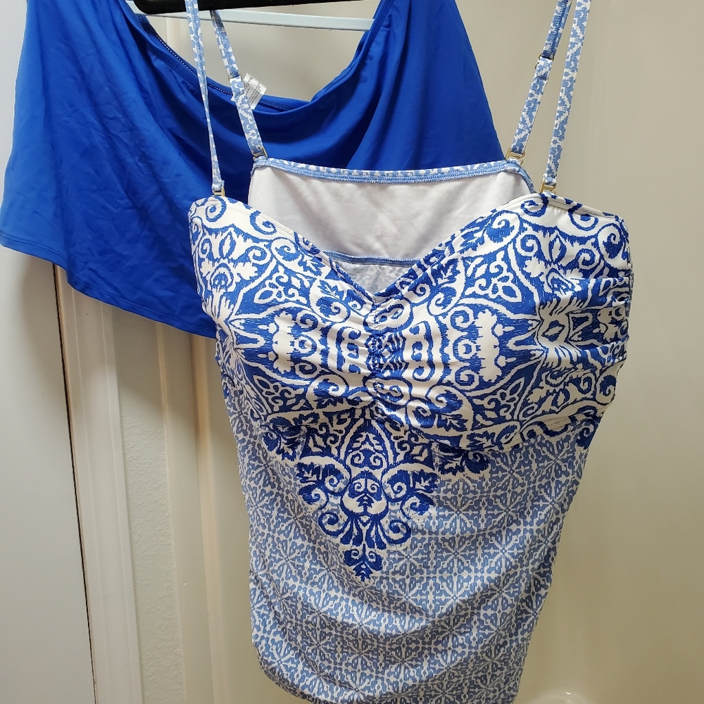Size 22W lizclaiborne 2 piece bathing suit.